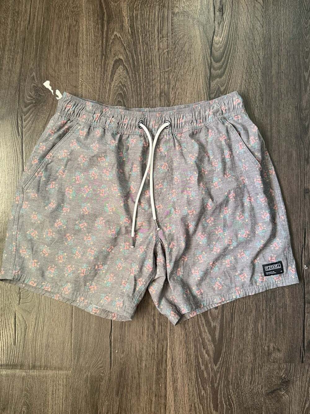 Ezekiel Men's Gray Floral Print Drawstring Swim Trunks